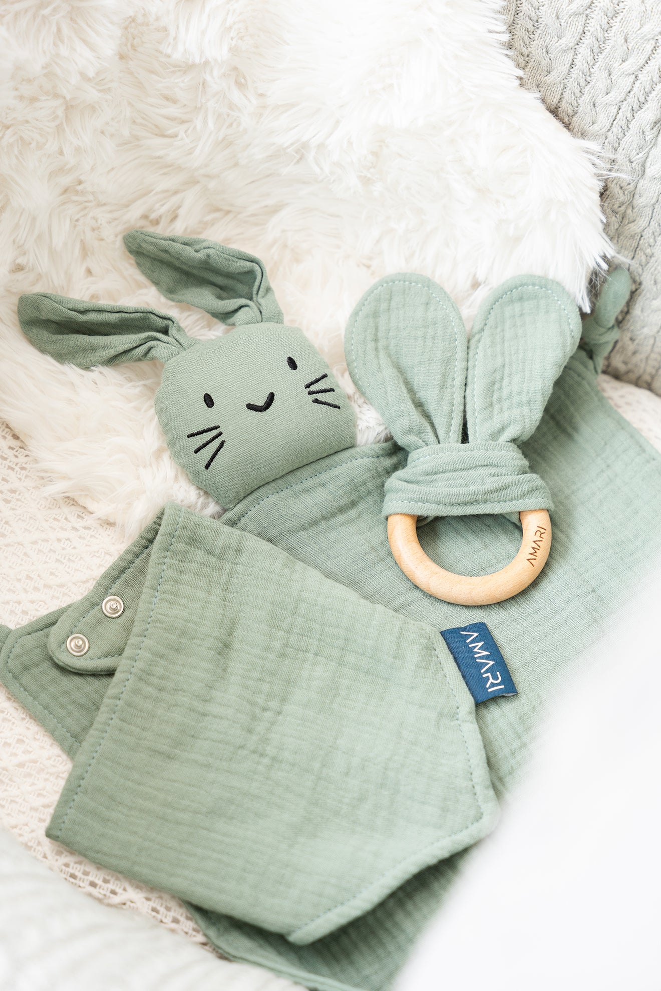 AMARI Kuschelset für Babys Schmusehase und Beißring mint