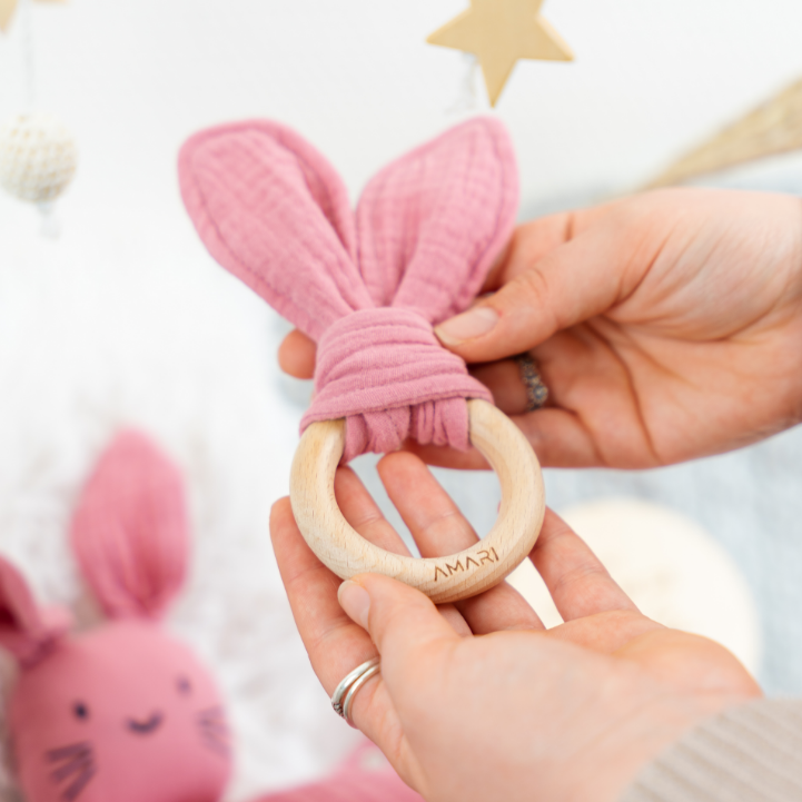 AMARI Kuschelset für Babys Beißring rosa